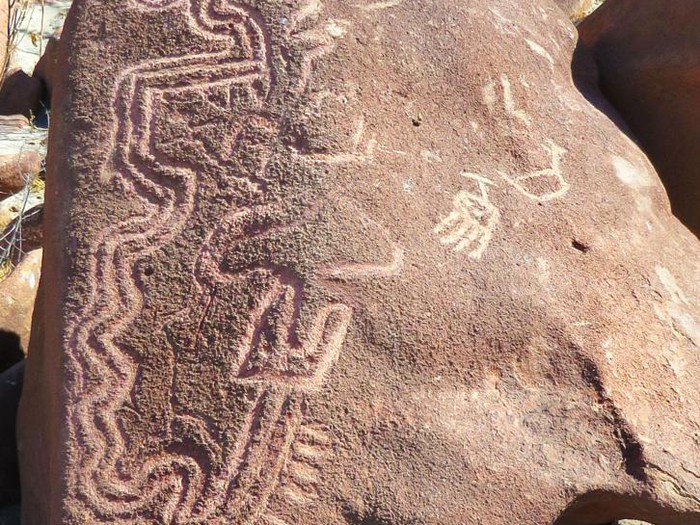 Petroglifos De Mollebaya Chico