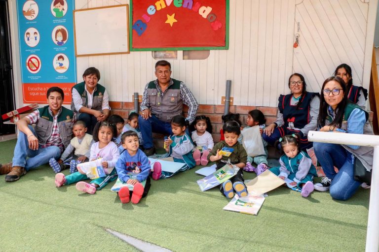 ¡Entrega de Kits Escolares en todo el distrito!