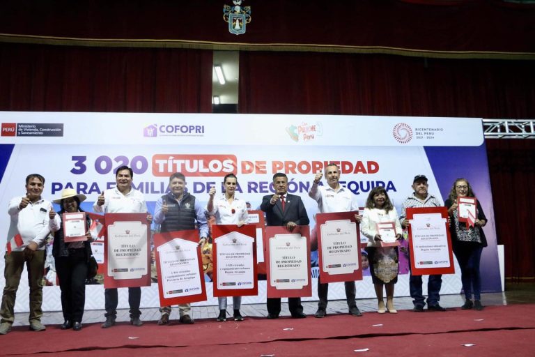 Entrega de Títulos de propiedad de COFOPRI