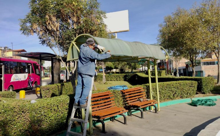 Mantenimiento de Sombrillas del Parque La esperanza de Cerro Verde