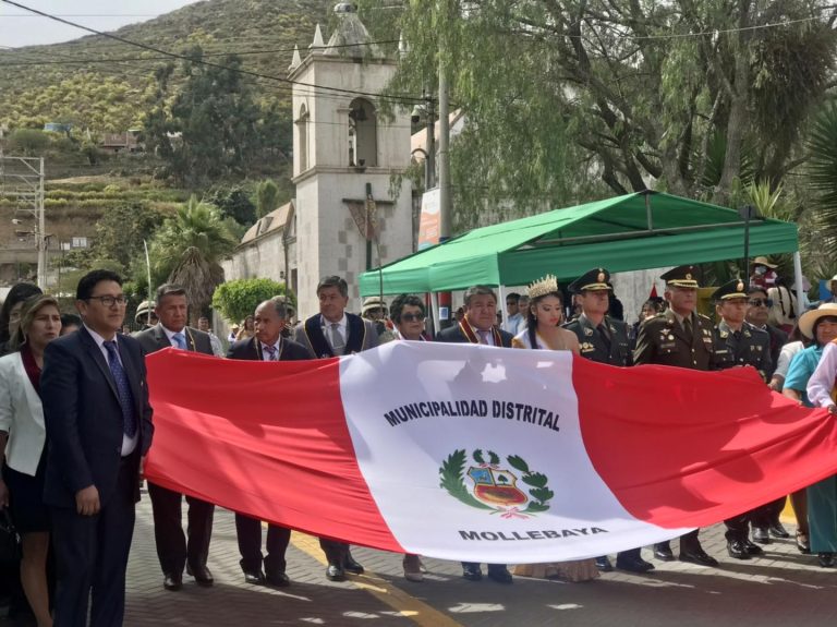 Sesión solemne por el 71 Aniversario del Distrito de Mollebaya